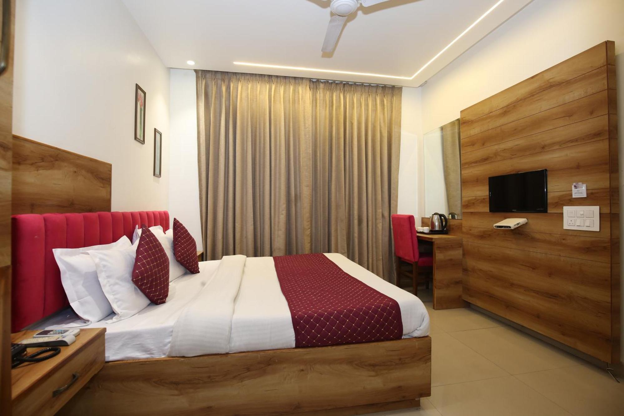 Hotel Rv Regency Амритсар Экстерьер фото