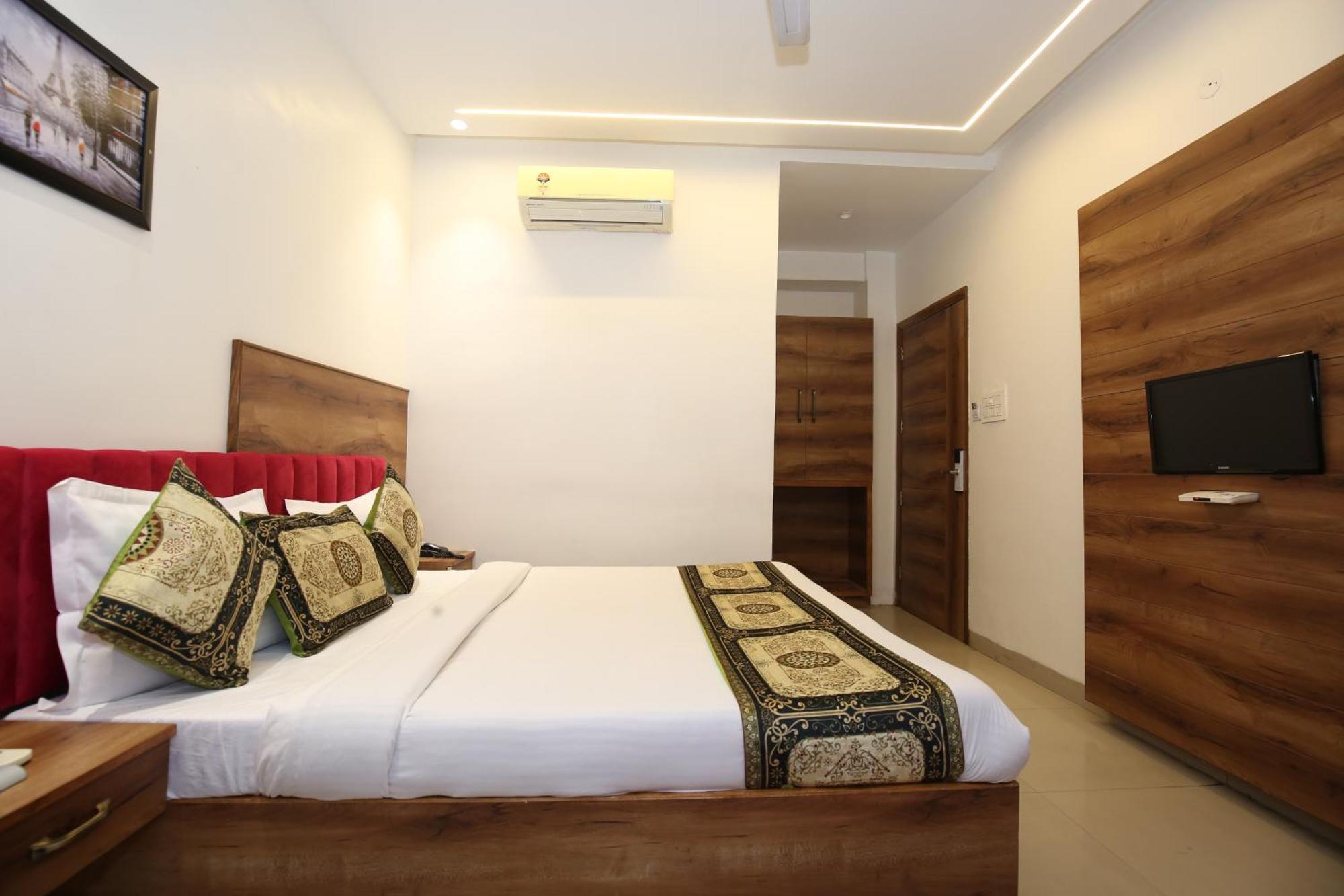 Hotel Rv Regency Амритсар Экстерьер фото